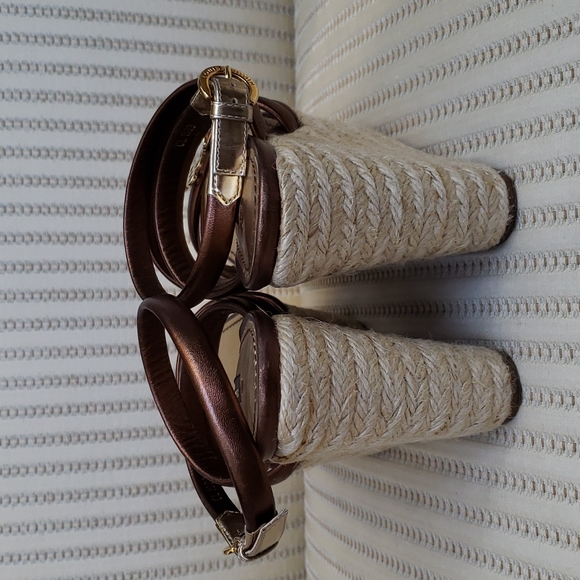 LOUIS VUITTON WEDGE SANDALS LV CLOVER DETAILS - Picture 9 of 11